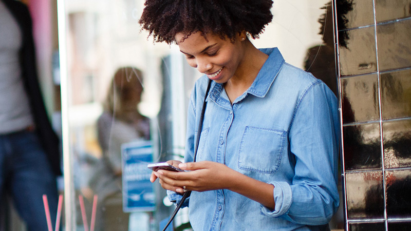 purchase-alert-woman-cell-800x450 purchase alert woman cell
